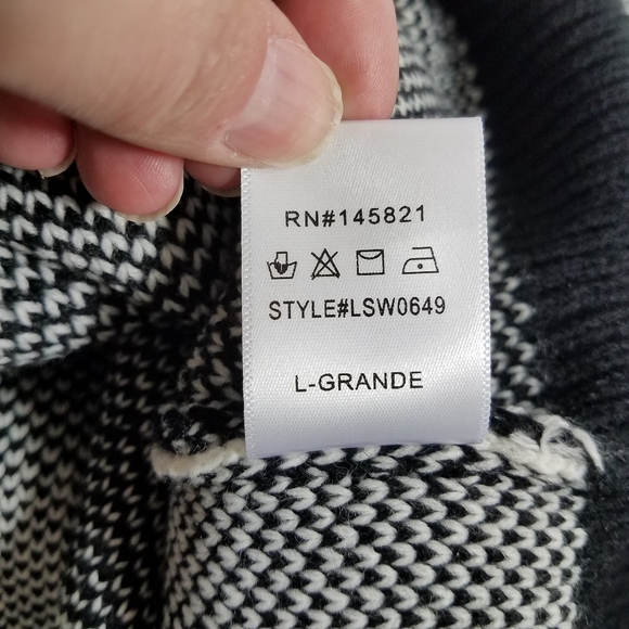 Listicle Black and White Sweater L Nwt - Picture 10 of 12